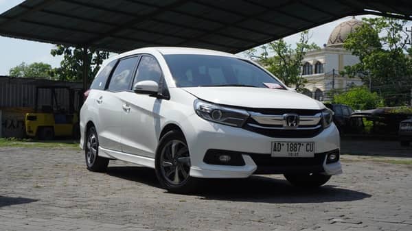 Mobil Mobilio E Mt