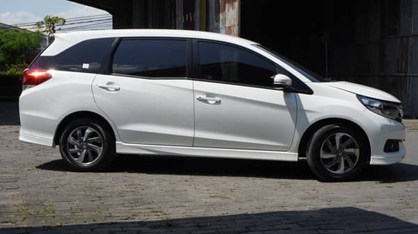 Mobil Mobilio E Mt